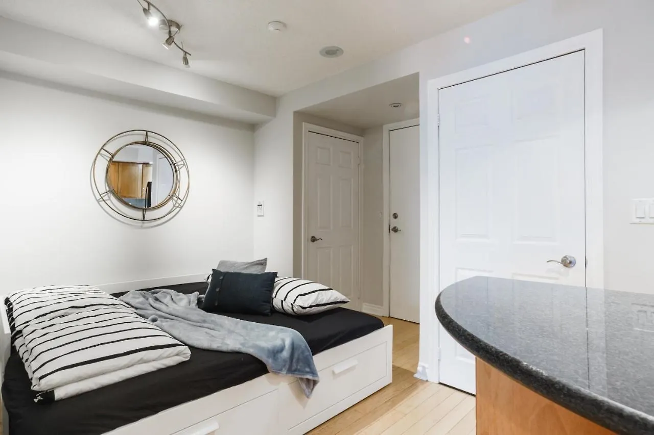 Aoc Suites - Heart Of Downtown Condo Toronto